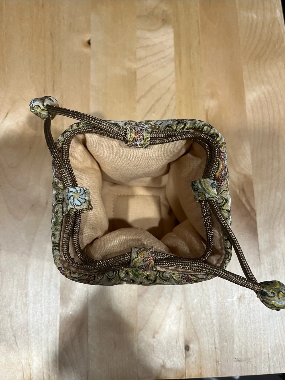 N/A elegant brocade
